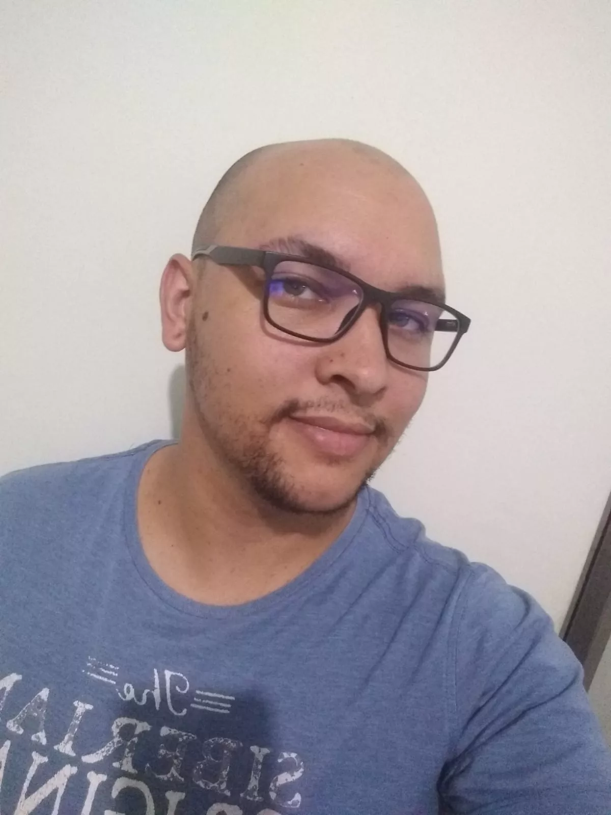 Ótimo produto. Adorei a armação, qualidade, as lentes azuis são muito boas também. A entrega foi antes do estimado. Já ire encomendar outro modelo. 