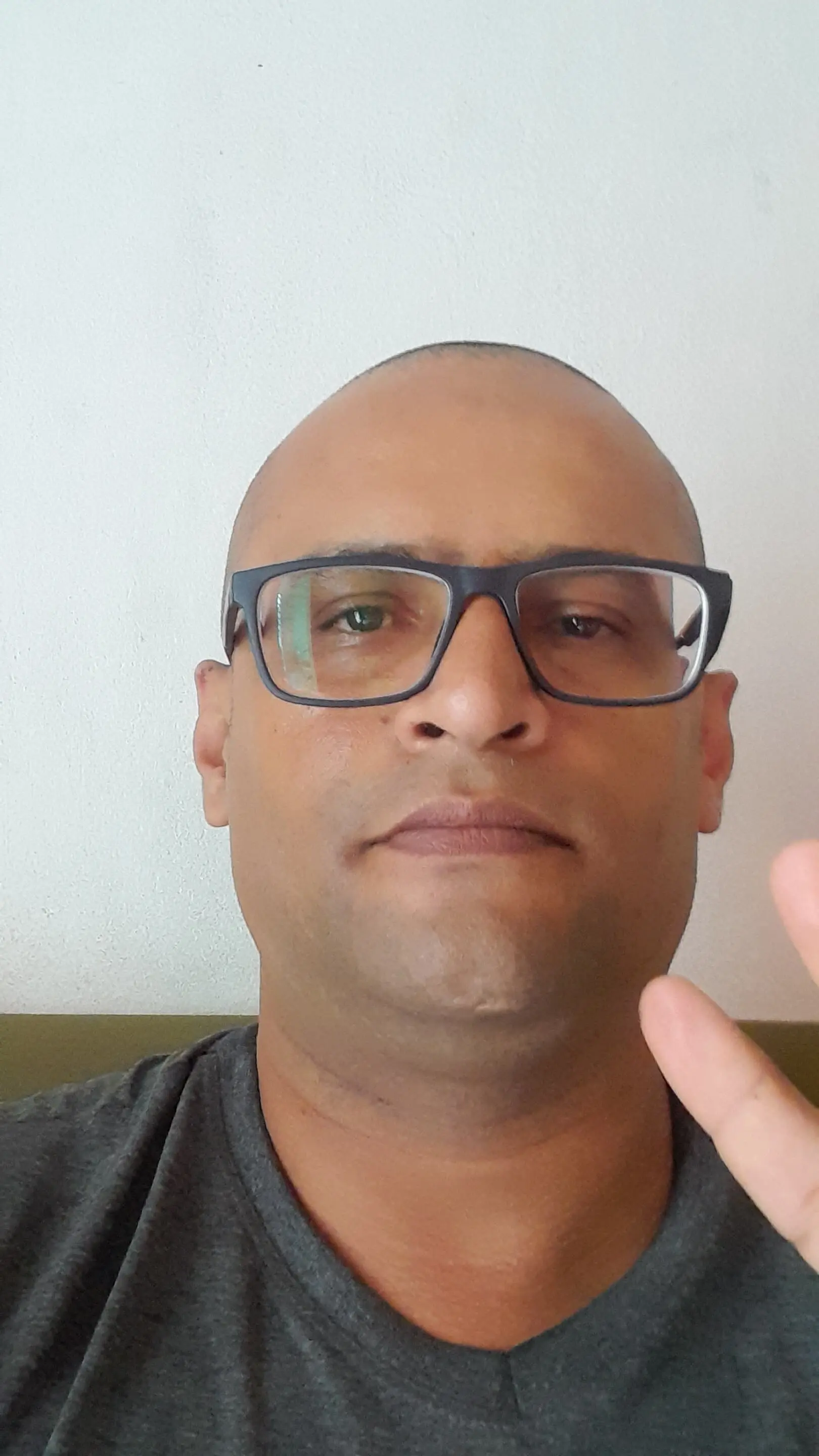 Primeira vez que compro online,,fiquei um pouco apreensivo,,mais deu tudo certo, parabéns a Equipe Isabela Dias,,óculos veio perfeito o grau show de Bola,,,surpreendente..