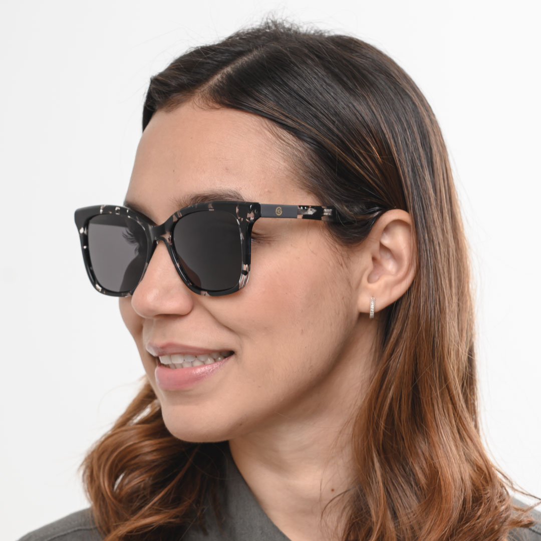 Óculos de Sol Feminino Quadrado Zerinne 