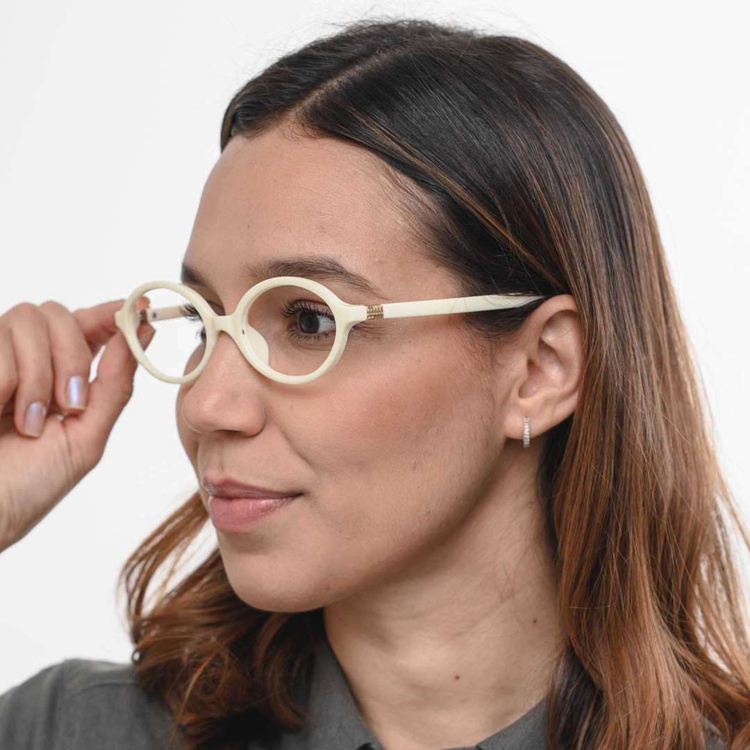 Armação de Óculos Oval Feminino Off White Milu